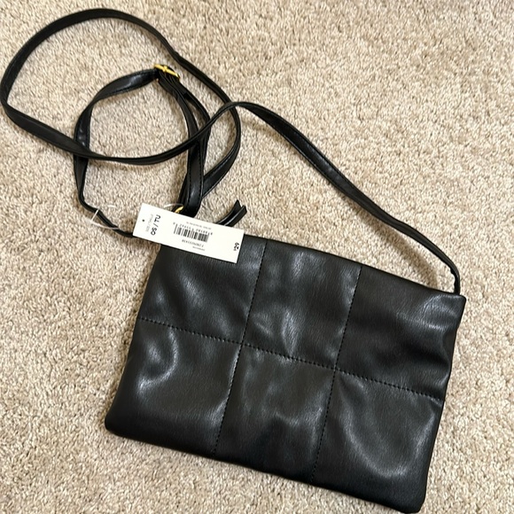 Black. Crossbody purse. - Picture 1 of 3
